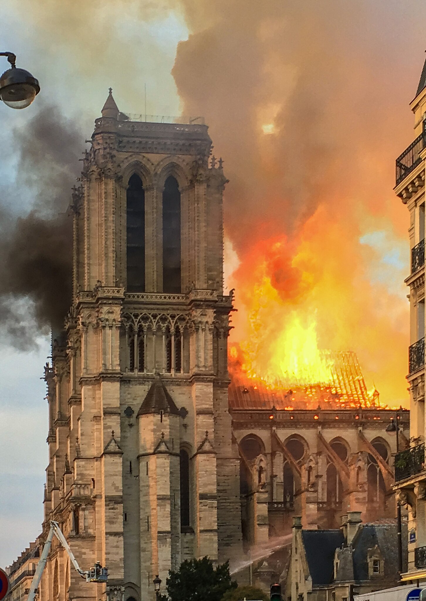 Notre-Dame de Paris_en feu